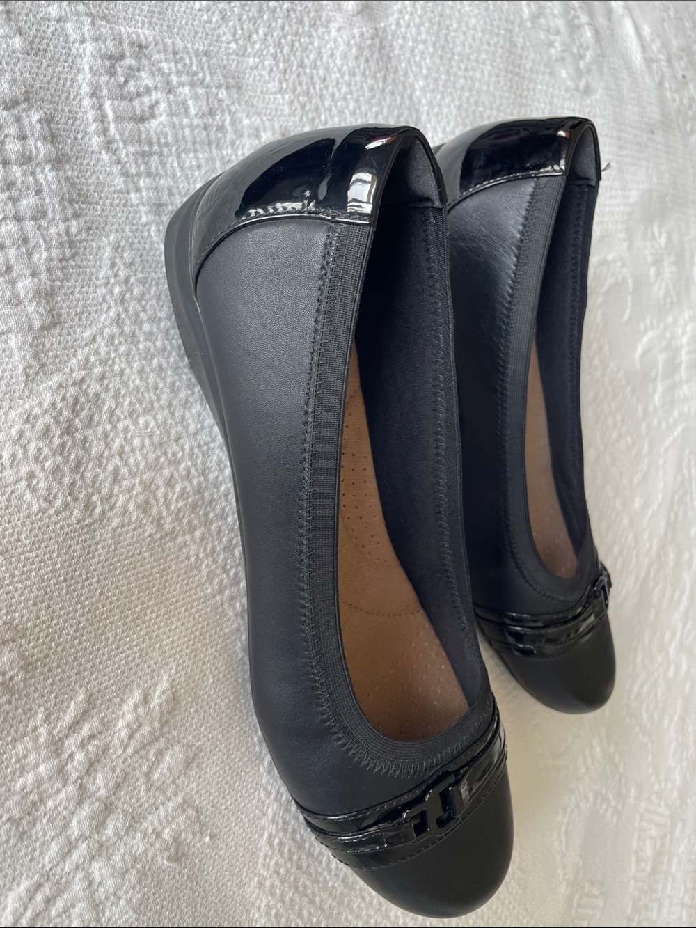 Clarks Black Leather Slip-On Ballet Flats with Patent Trim Size 11 M - Picture 6 of 10